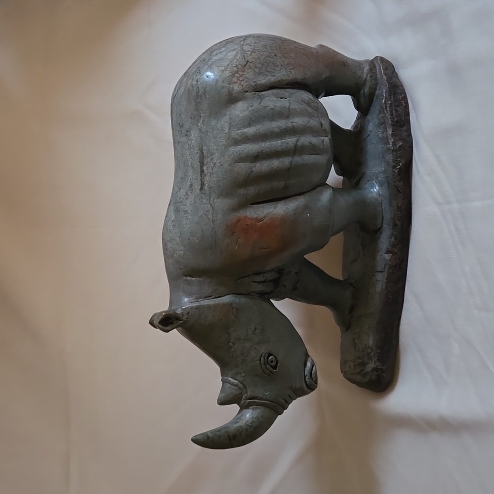 Herbert Gonzo Zimbabwe's Vibrant Art and Culture. Rhino